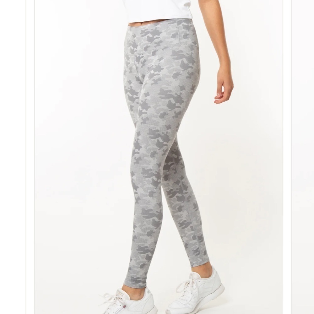 Kyodan camo jacquard high waisted leggings size medium